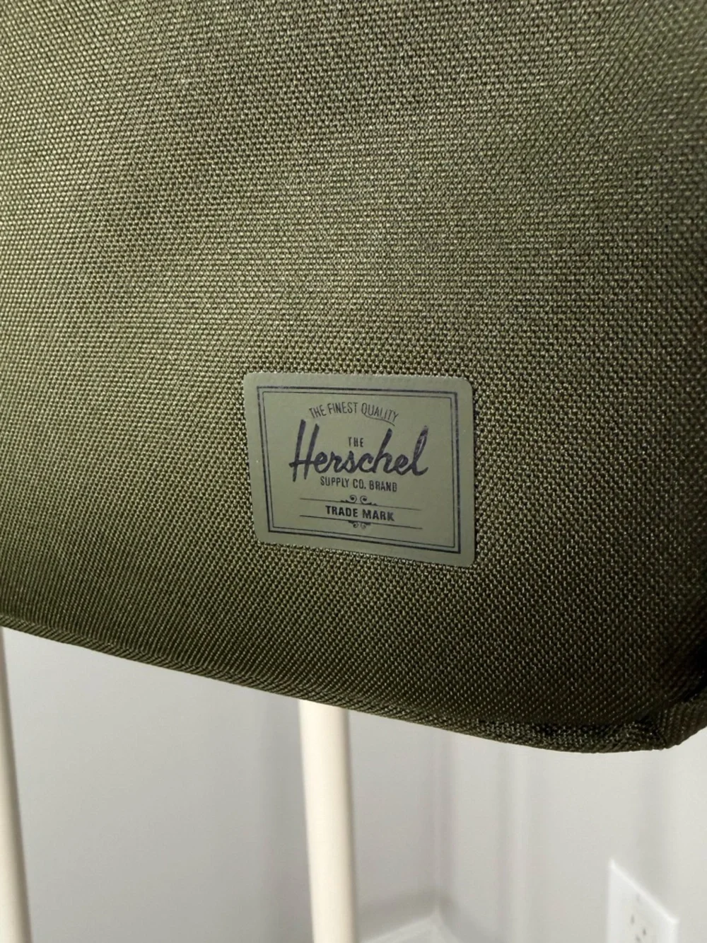 Herschel 18L - Olive Green - Messenger Travel Bag - Picture 3 of 13